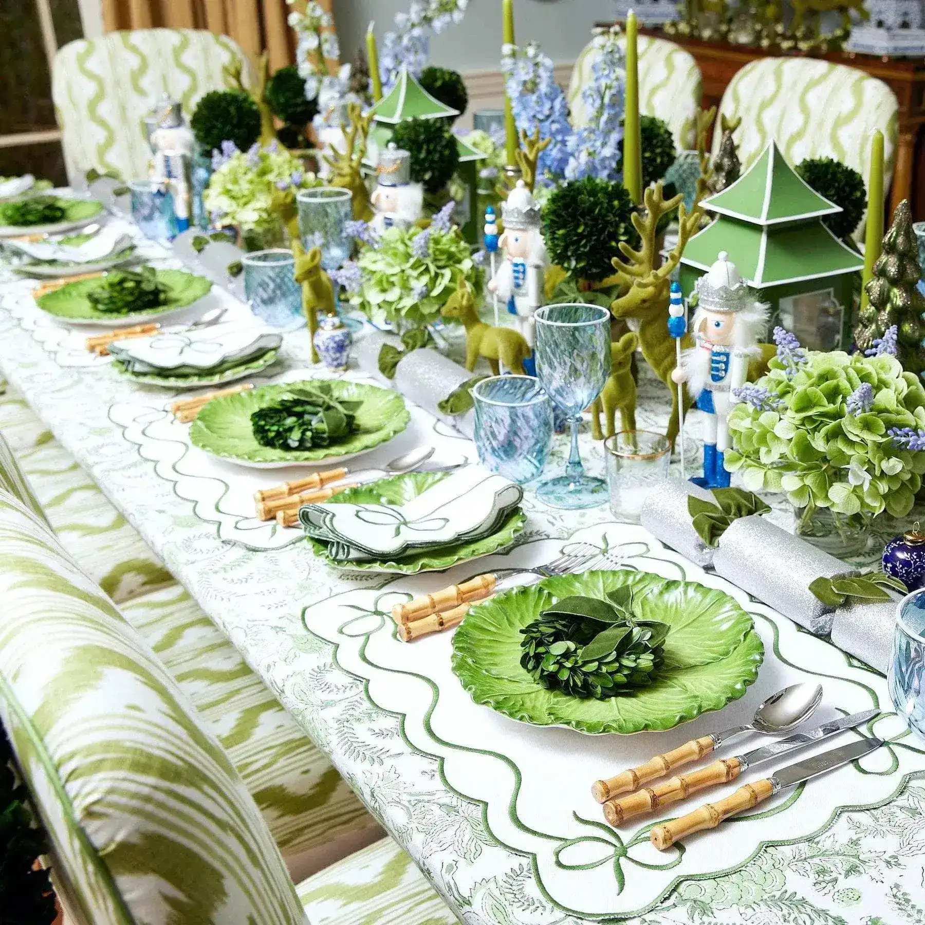 Elegant Emeral Green Embroidered Linen Placemats and Napkins Set - Image 5