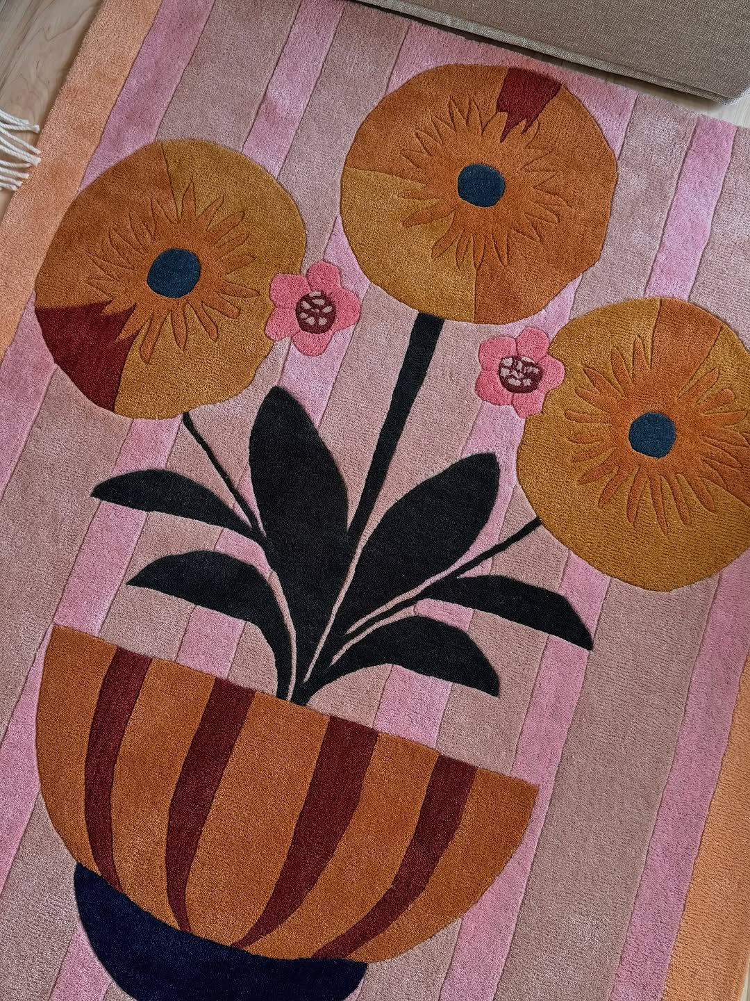 Floral Chalice Hand Tufted Wool Rug - Image 9