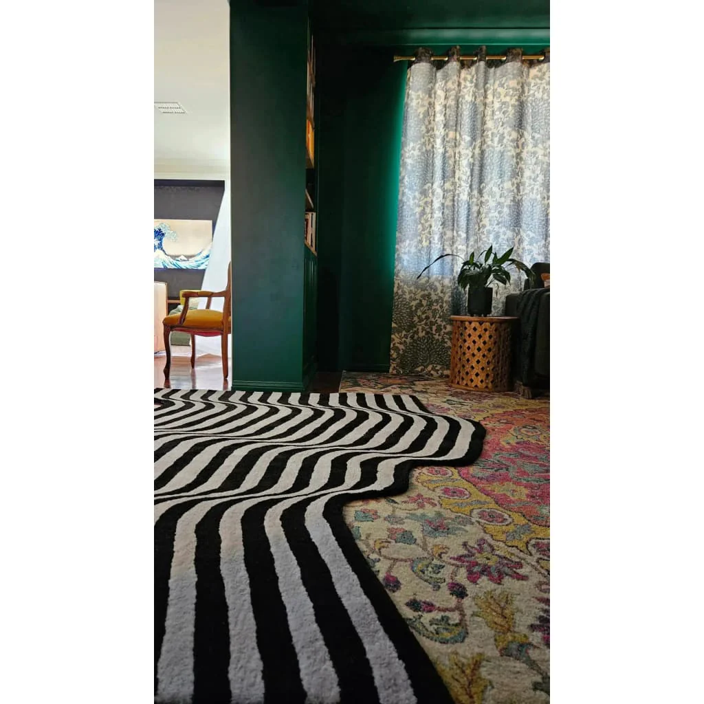 Flowing Illusion Black and Gray Hand Tufted Wool Rug 5 x 8 ft - Image 2