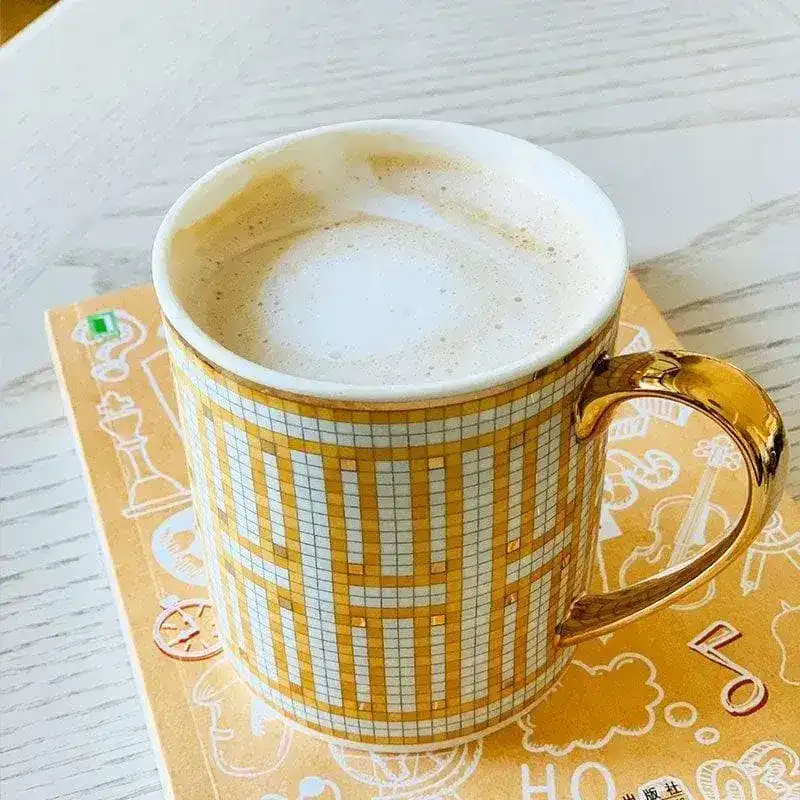 Golden Mozaic Pattern Porcelain Coffee Mug With Spoon - Image 3