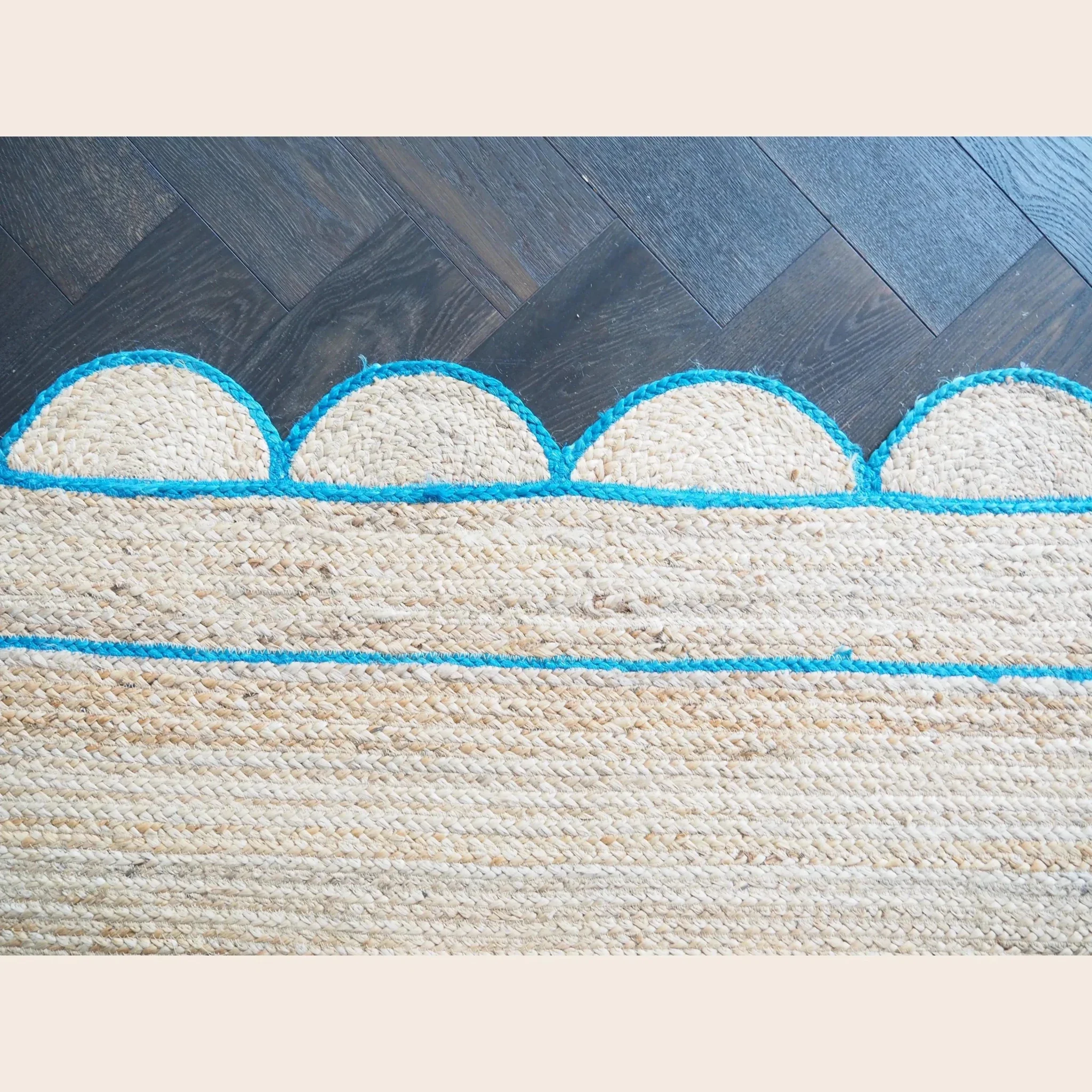 Handmade Blue Mini Scalloped Jute Rug - Image 10