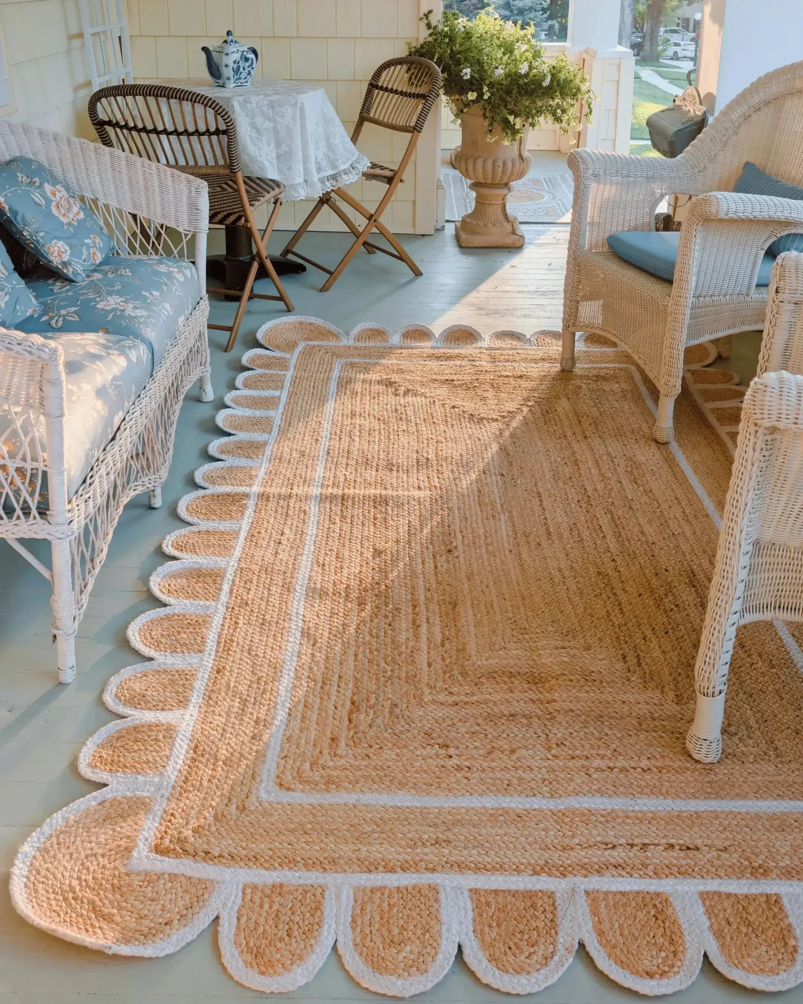 Handmade White Scalloped Jute Rug - Image 3