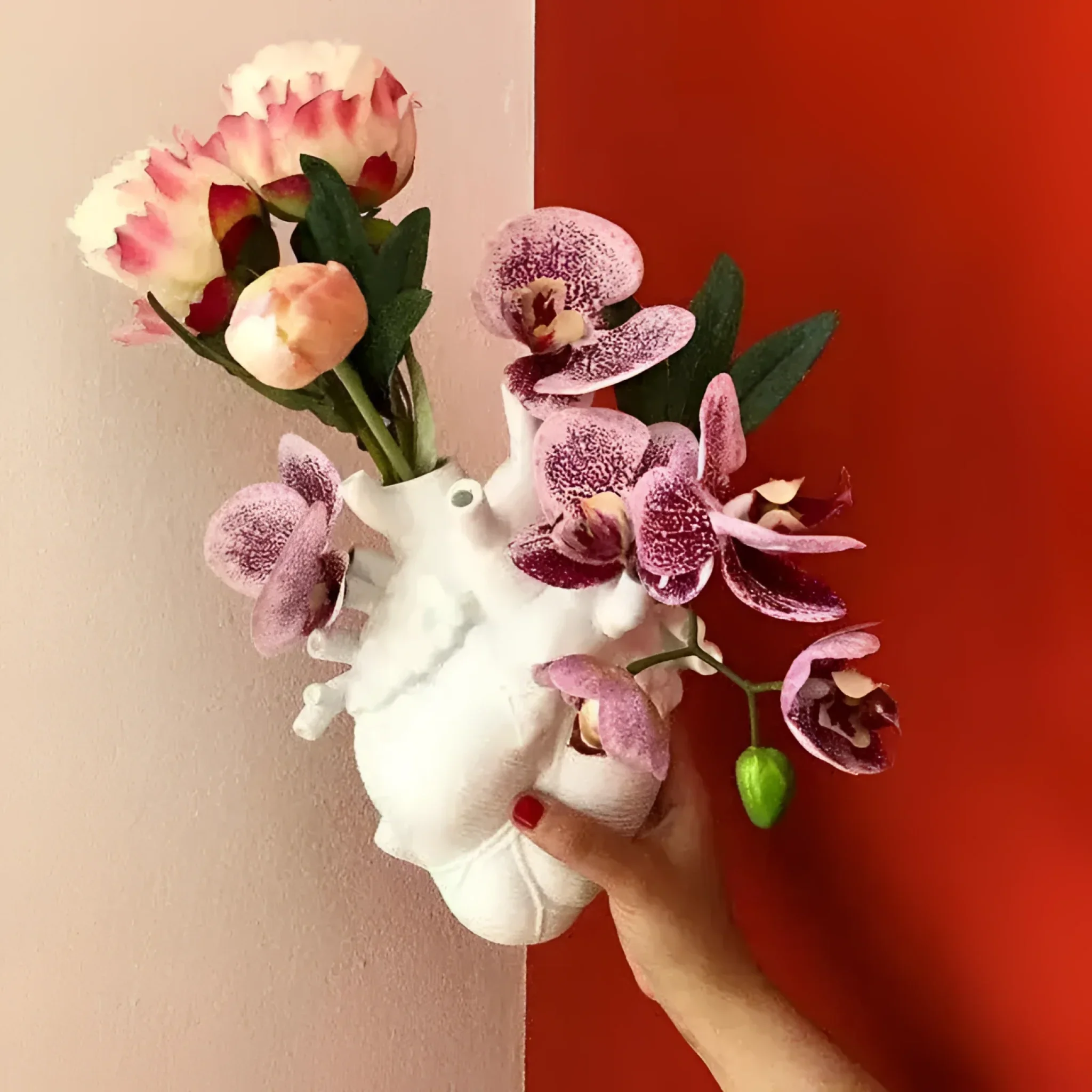 Heartbeat Heart-shaped Vase - Image 4