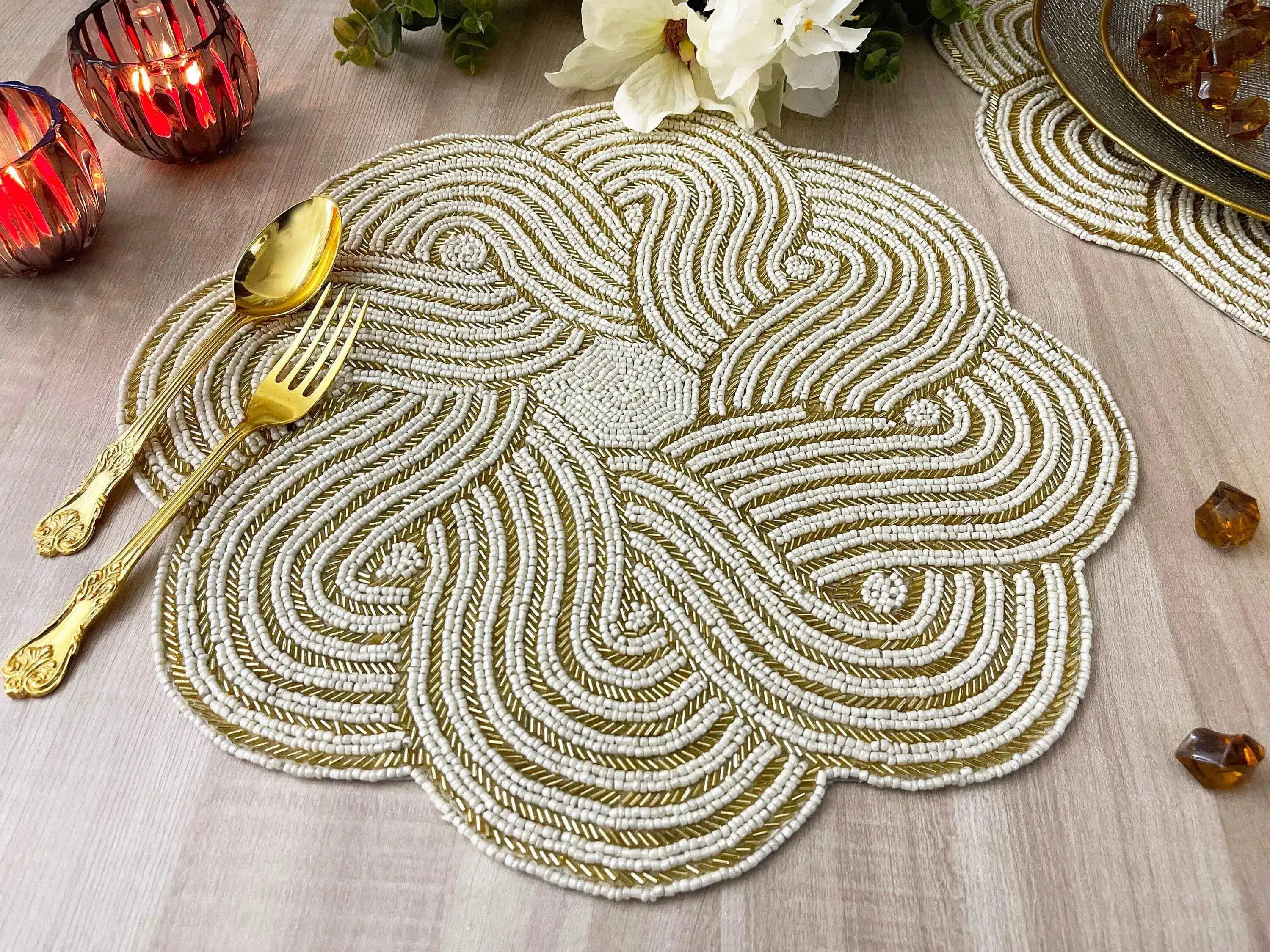 Intertwined Scallop Round Beaded Placemat - Gold/White - Image 6