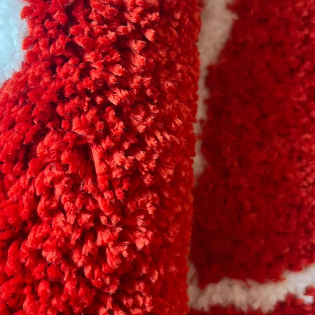 Irregular Red Dice Tufted Bath Mat - Image 2