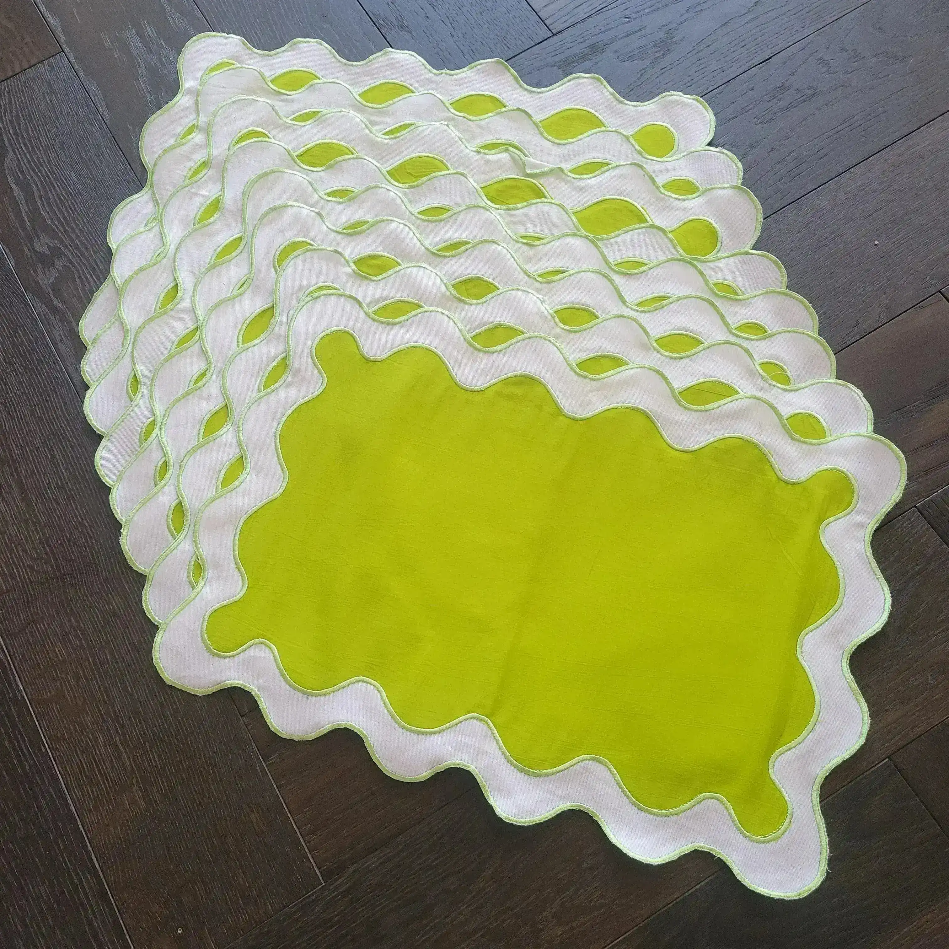 White and Green 100% Linen Scallop Placemat Set of 8 - Image 4
